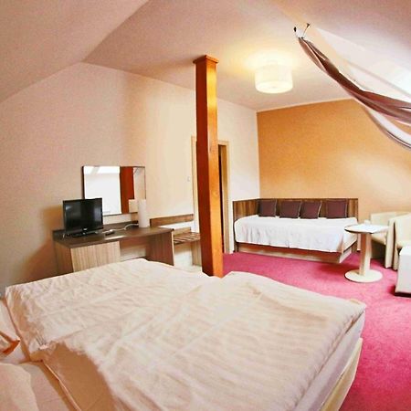 Hotel Koruna Karlstejn Luaran gambar