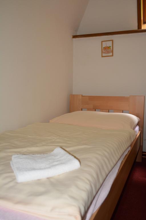 Hotel Koruna Karlstejn Bilik gambar