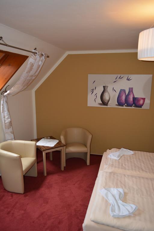 Hotel Koruna Karlstejn Bilik gambar