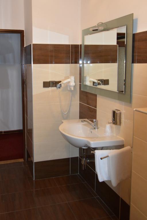 Hotel Koruna Karlstejn Bilik gambar
