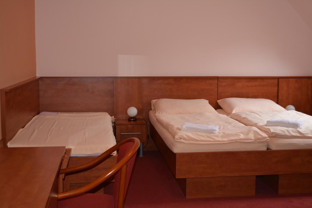 Hotel Koruna Karlstejn Bilik gambar
