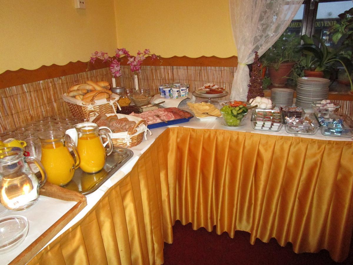 Hotel Koruna Karlstejn Luaran gambar