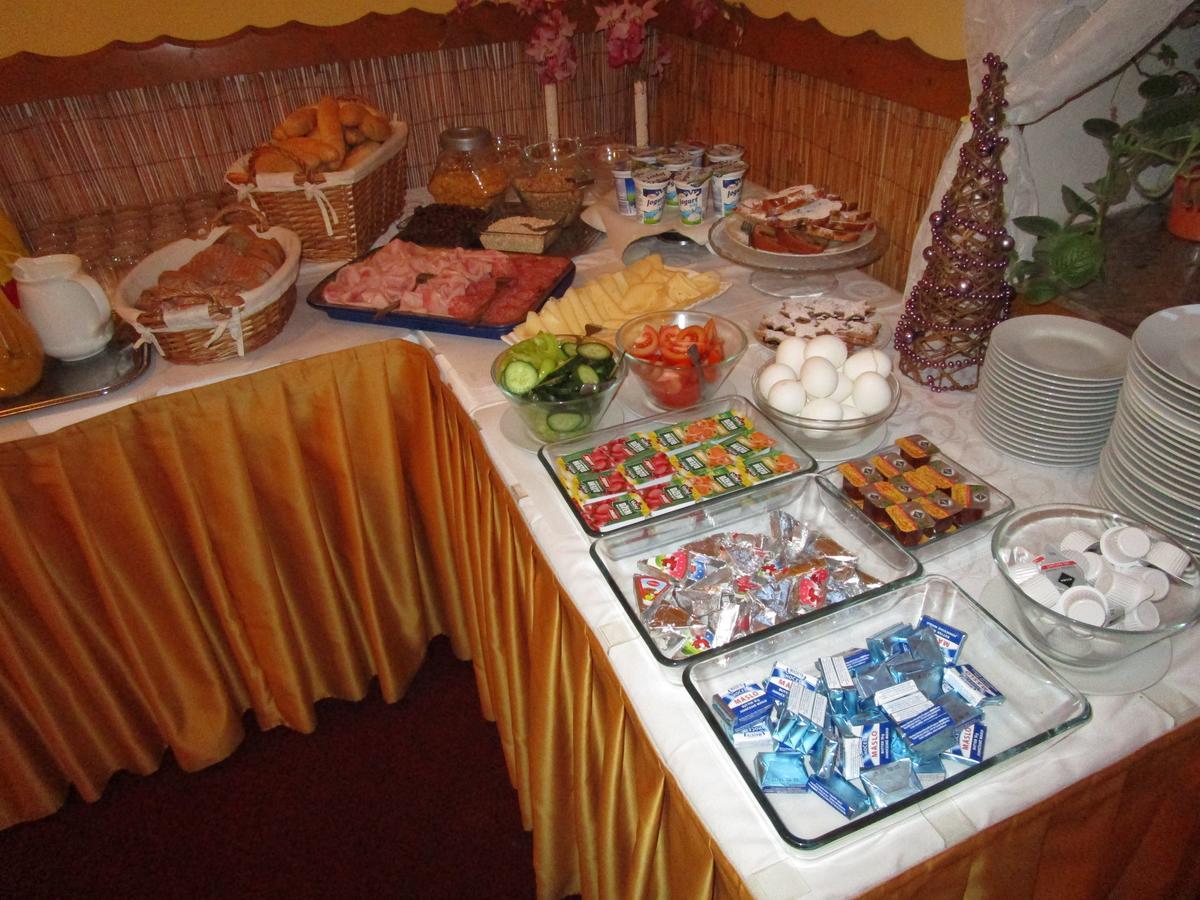 Hotel Koruna Karlstejn Luaran gambar